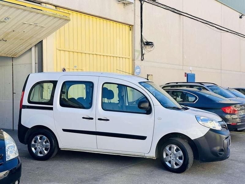 Usado Renault Kangoo LIMITED 90 CV (66 kW) 2018 Blanco Monovolumen