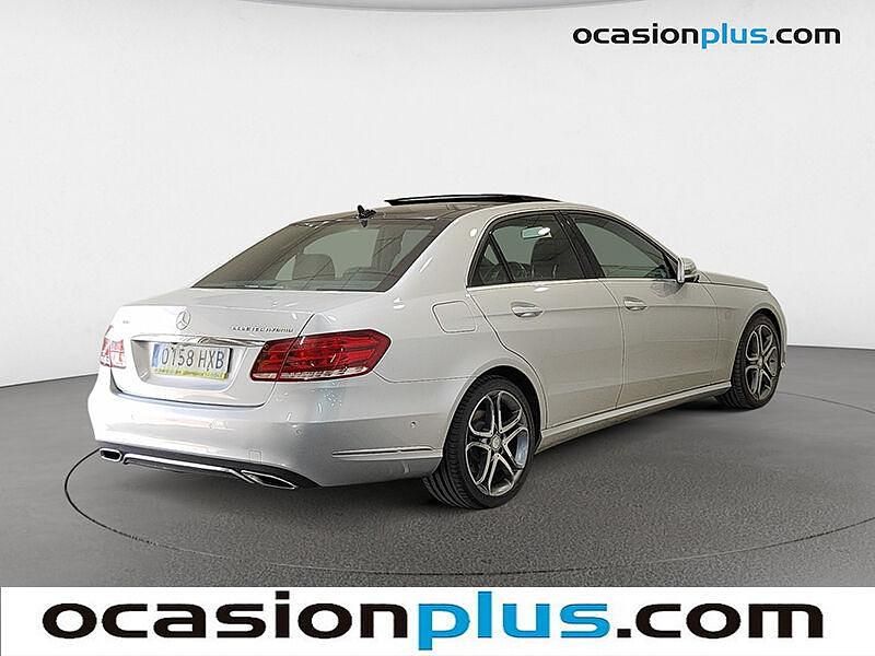 Usado Mercedes E300 Avantgarde 231 CV (169 kW) 2014 Gris plata Berlina