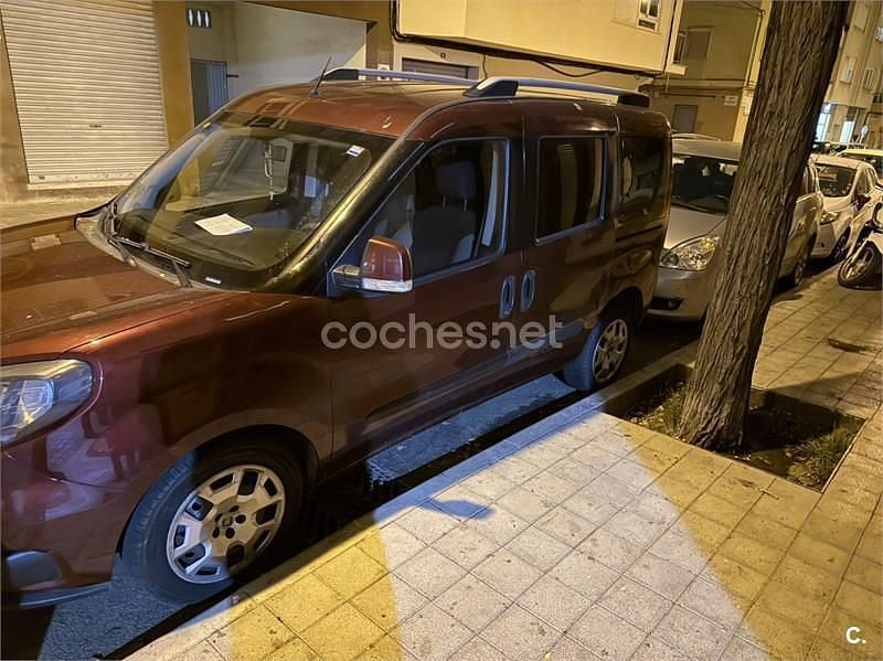 Granate Usado 2016 Fiat Doblò Lounge Monovolumen | 8000 € (Super precio) - Imagen 1/4