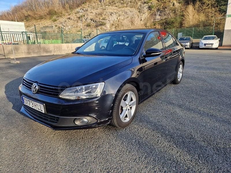Usado VW Jetta Advance 105 CV (77 kW) 2012 Negro Berlina