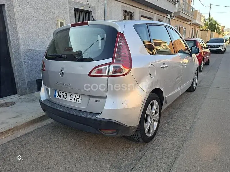 Usado Renault Scénic III Dynamique 105 CV (77 kW) 2010 Gris / plata Monovolumen