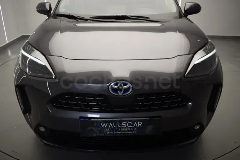 Usado Toyota Yaris Cross Style 116 CV (85 kW) 2022 Gris / plata SUV
