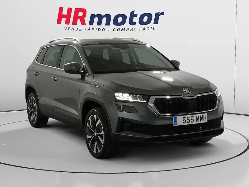 Gris Usado 2024 Skoda Karoq SUV | 25.290 € (Precio justo) - Imagen 1/4