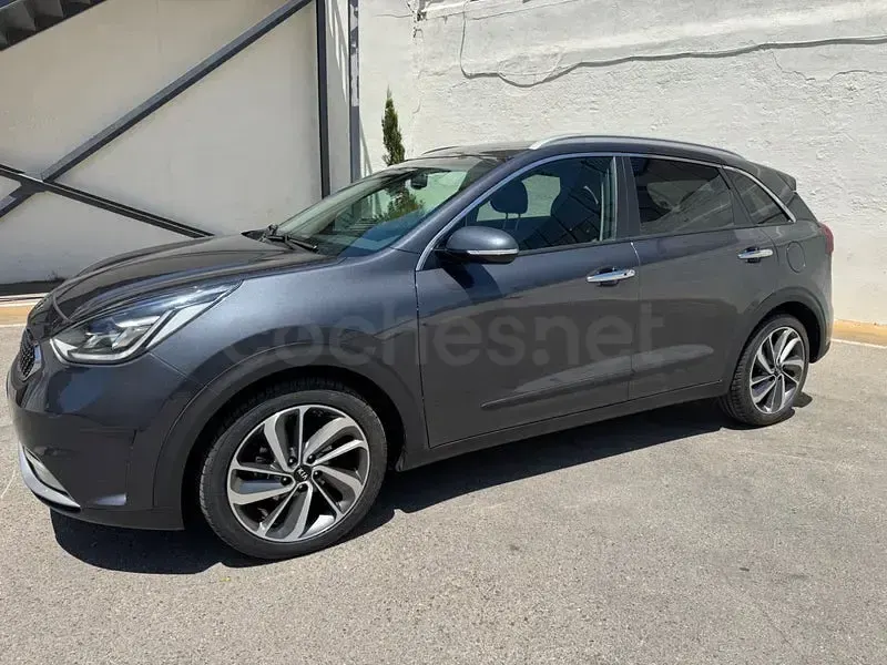 Usado Kia Niro 141 CV (103 kW) 2020 Gris / plata SUV