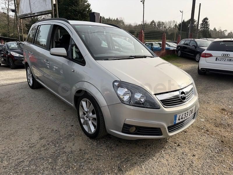Usado Opel Zafira Cosmo 120 CV (88 kW) 2006 Amarillo Monovolumen