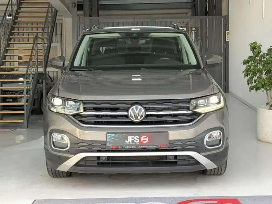 Usado VW T-Cross 110 CV (80 kW) 2021 Gris SUV