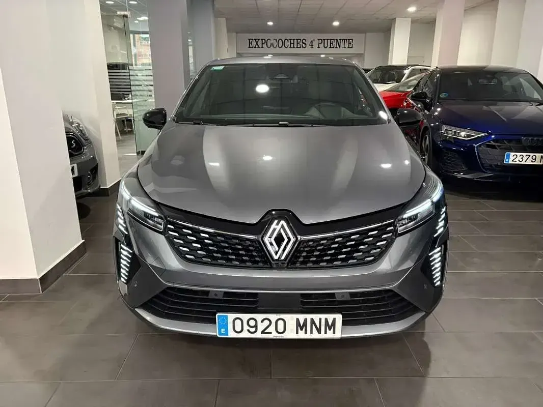 Usado Renault Clio V Techno 91 CV (66 kW) 2024 Gris Utilitario