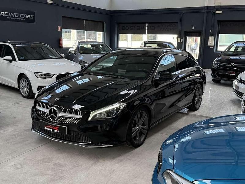 Usado Mercedes CLA200 Shooting Brake 136 CV (100 kW) 2018 Negro Familiar