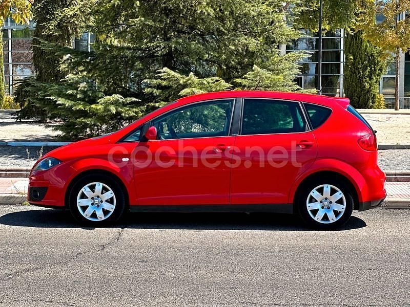 Usado Seat Altea I-Tech 105 CV (77 kW) 2014 Rojo Monovolumen