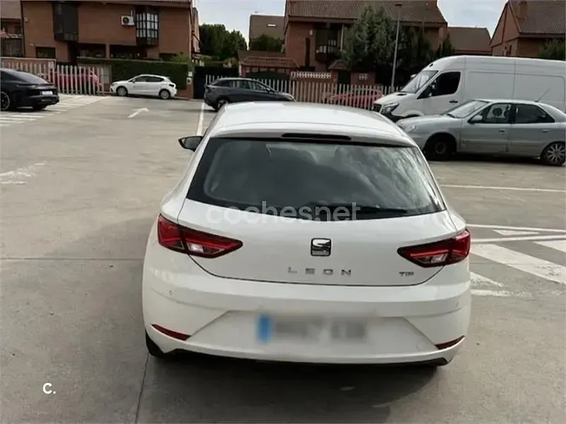Usado Seat Leon Style 110 CV (80 kW) 2019 Blanco Berlina