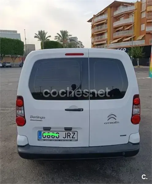 Usado Citroën Berlingo Feel 100 CV (73 kW) 2016 Blanco Monovolumen