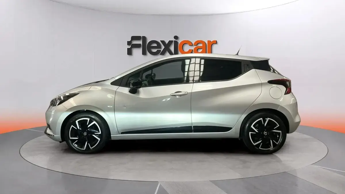 Usado Nissan Micra 92 CV (67 kW) 2022 Gris Utilitario