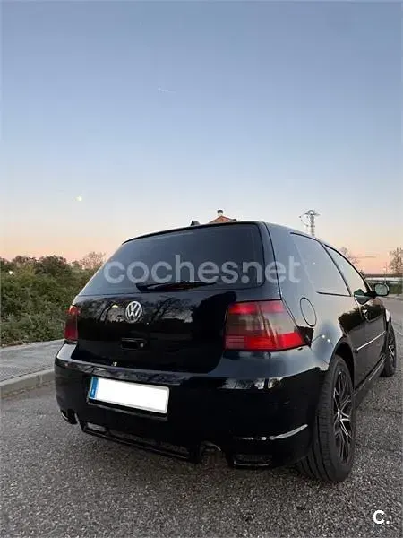 Usado VW Golf IV Highline 100 CV (73 kW) 2000 Negro Berlina