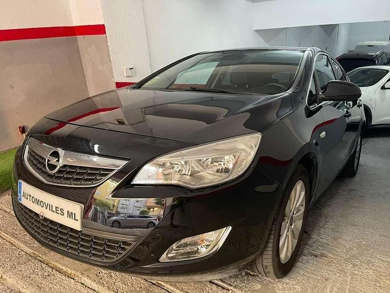Negro Usado 2010 Opel Astra Cosmo Utilitario | 5350 € (Precio justo) - Imagen 1/4