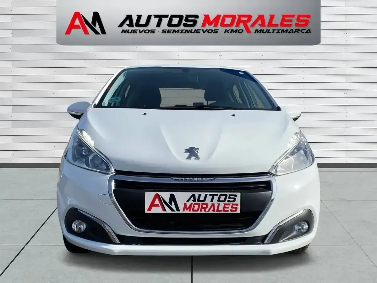Usado Peugeot 208 Active 82 CV (60 kW) 2019 Blanco Utilitario