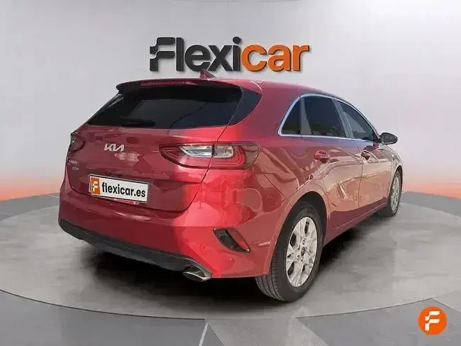 Usado Kia Ceed 136 CV (100 kW) 2023 Rojo Utilitario
