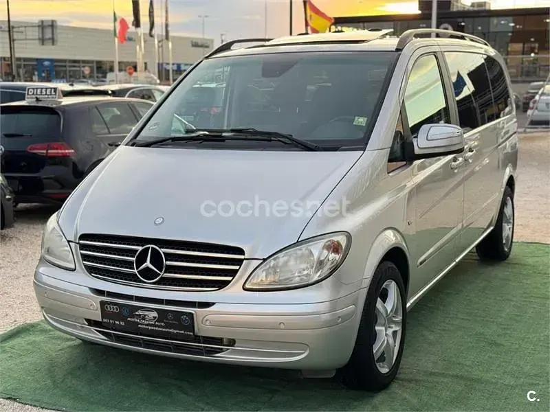 Usado Mercedes Viano 204 CV (150 kW) 2011 Gris / plata Monovolumen