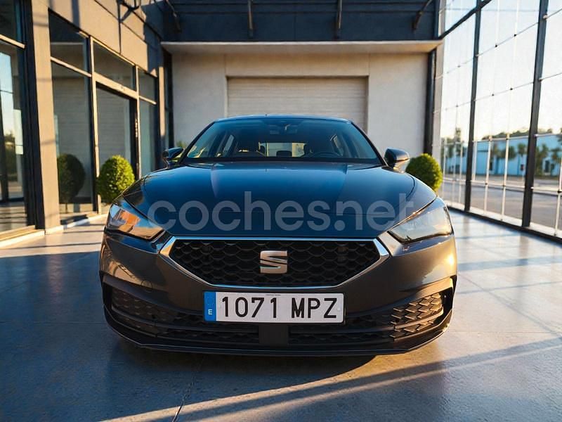 Usado Seat Leon Style 110 CV (80 kW) 2024 Gris / plata Berlina