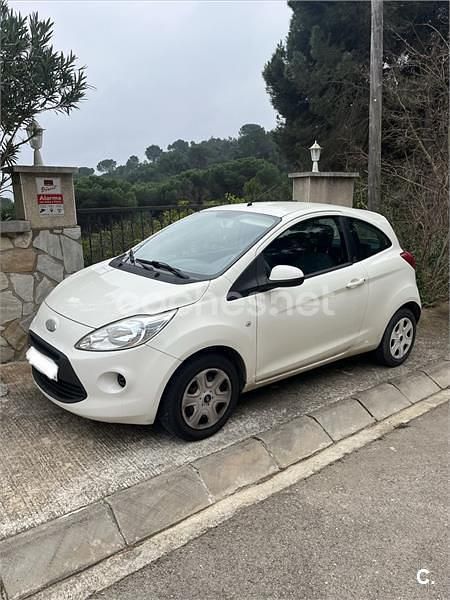 Usado Ford Ka Individual 69 CV (50 kW) 2010 Blanco Utilitario