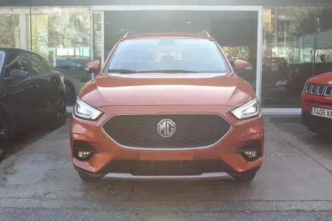 Usado MG ZS Luxury 107 CV (78 kW) 2023 Naranja Berlina