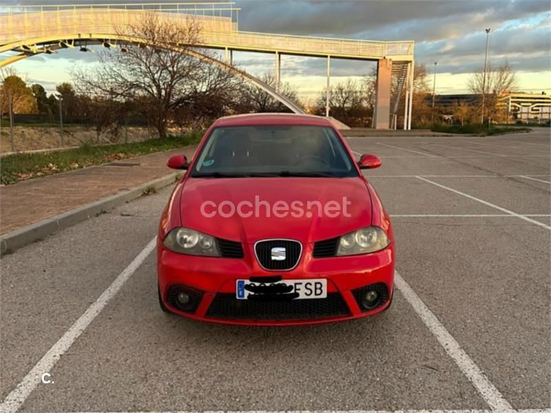 Usado Seat Ibiza Sport 105 CV (77 kW) 2007 Granate Berlina