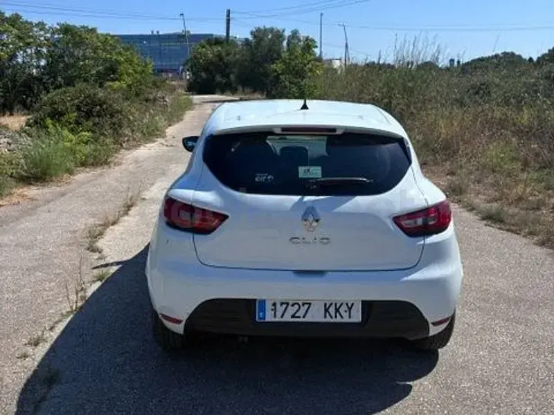 Usado Renault Clio IV Life 75 CV (55 kW) 2018 Blanco Berlina