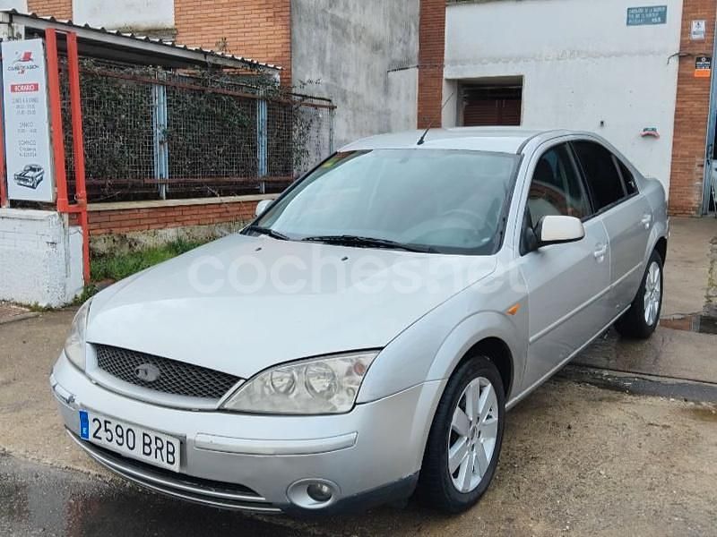 Gris / plata Usado 2002 Ford Mondeo Ghia Berlina | 2400 € (Precio justo) - Imagen 1/4