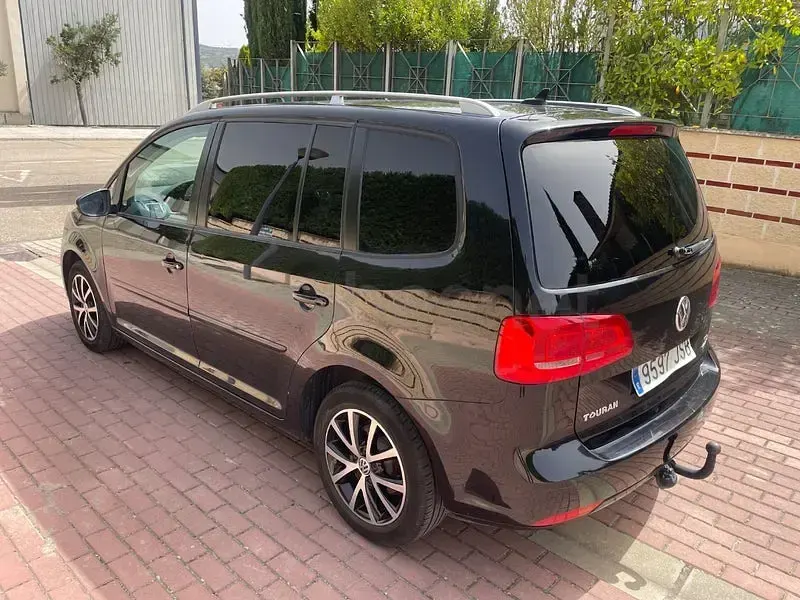 Usado VW Touran Edition 105 CV (77 kW) 2014 Negro Monovolumen