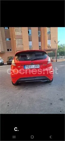 Usado Ford Fiesta 140 CV (102 kW) 2017 Rojo Utilitario
