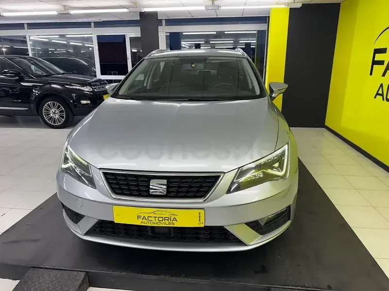 Usado Seat Leon Style 115 CV (84 kW) 2019 Gris / plata Familiar