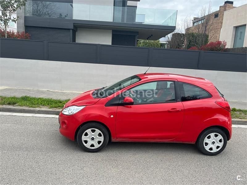 Usado Ford Ka Trend 69 CV (50 kW) 2015 Rojo Berlina