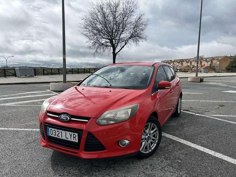 Usado Ford Focus Trend 101 CV (74 kW) 2012 Rojo Utilitario