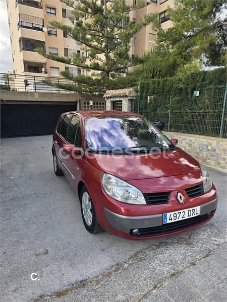 Usado Renault Scénic II Dynamique 120 CV (88 kW) 2005 Rojo Monovolumen