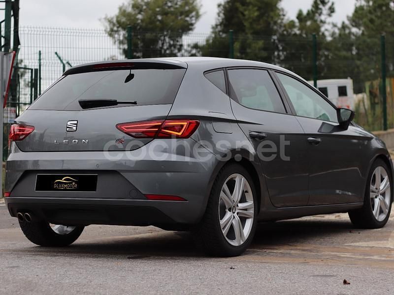 Usado Seat Leon FR 184 CV (135 kW) 2018 Gris / plata Berlina