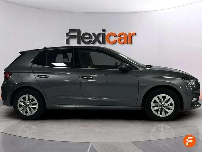 Usado Skoda Fabia 95 CV (69 kW) 2025 Gris Utilitario