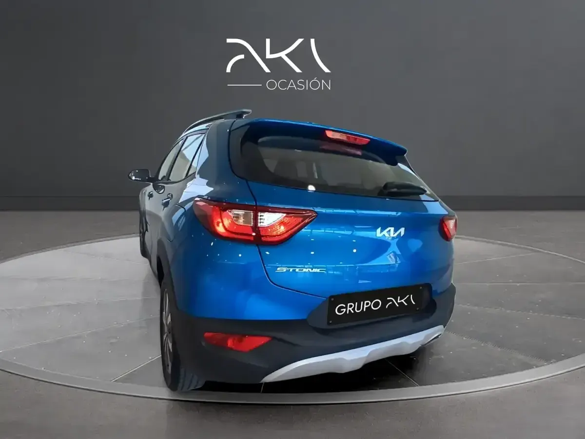 Usado Kia Stonic 84 CV (61 kW) 2022 Azul SUV