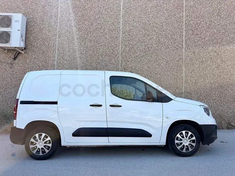Usado Opel Combo Life Business Edition 102 CV (75 kW) 2022 Blanco Monovolumen