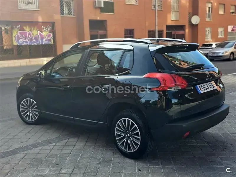 Usado Peugeot 2008 Active 82 CV (60 kW) 2013 Negro SUV