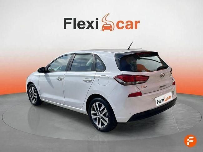 Usado Hyundai i30 Style 136 CV (100 kW) 2019 Blanco Berlina