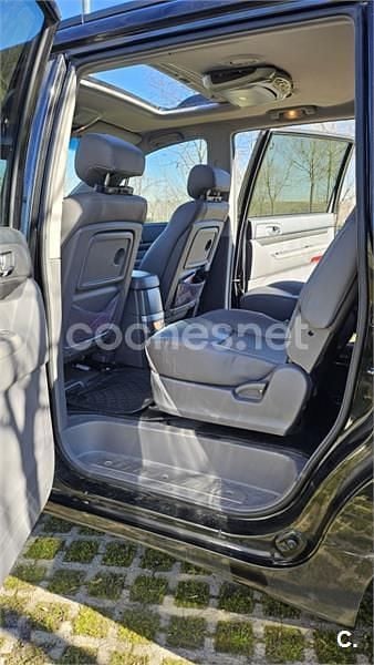 Usado Ssangyong (KGM) Rodius Limited 155 CV (114 kW) 2014 Negro Monovolumen