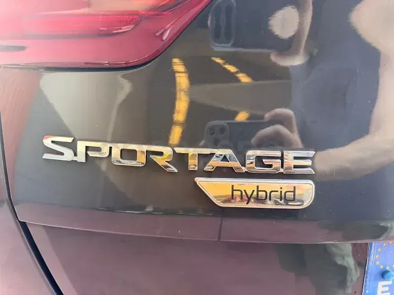 Usado Kia Sportage 136 CV (100 kW) 2020 Gris / plata SUV