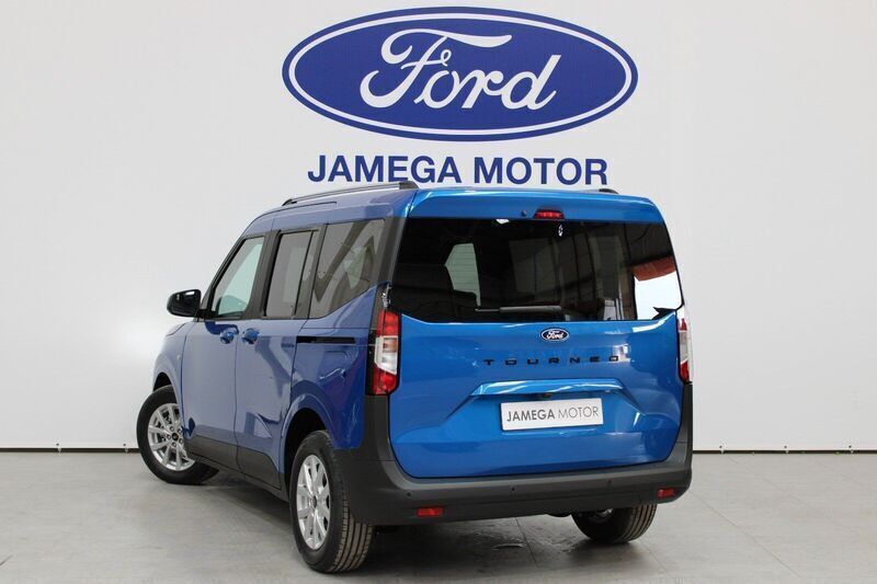 Usado Ford Tourneo Courier Titanium 125 CV (91 kW) 2024 Gris Monovolumen