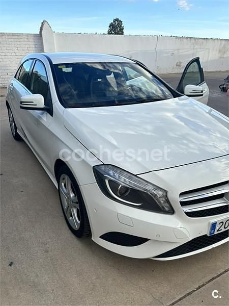Usado Mercedes A200 Urban 136 CV (100 kW) 2014 Blanco Berlina