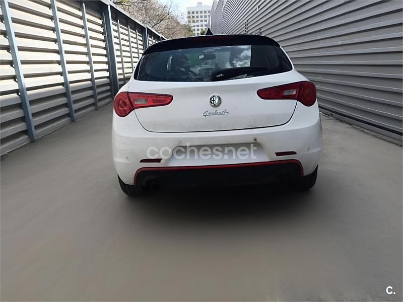 Usado Alfa Romeo Giulietta Distinctive 140 CV (102 kW) 2013 Blanco Utilitario