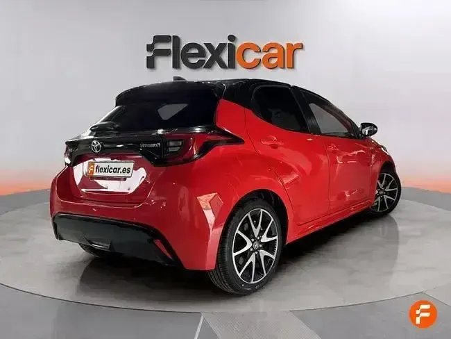 Usado Toyota Yaris Hybrid Edition 116 CV (85 kW) 2021 Rojo
