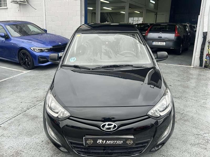 Usado Hyundai i20 85 CV (62 kW) 2013 Negro Utilitario