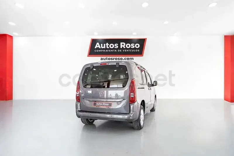 Usado Opel Combo 130 CV (95 kW) 2023 Gris / plata Monovolumen