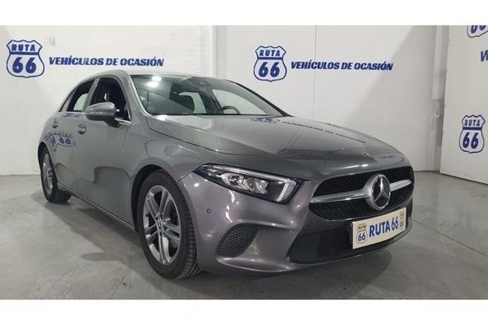 Usado Mercedes A180 136 CV (100 kW) 2019 Gris Utilitario