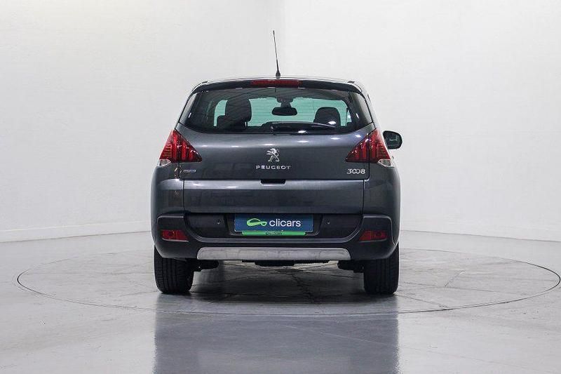 Usado Peugeot 3008 Style 121 CV (88 kW) 2016 Gris Monovolumen