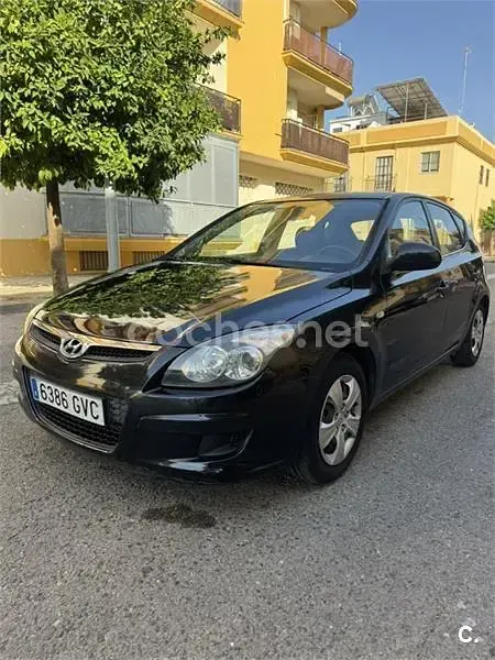 Usado Hyundai i30 Classic 109 CV (80 kW) 2010 Negro Berlina